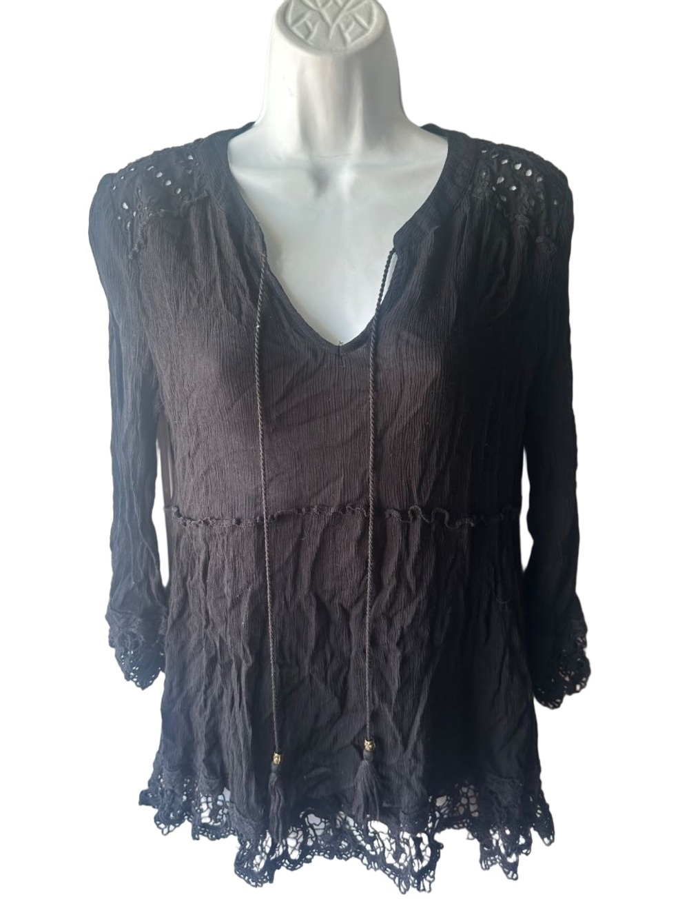 Knox Rose Black Boho Peasant Blouse Size M Eyelet Crochet Lace Long Sleeve